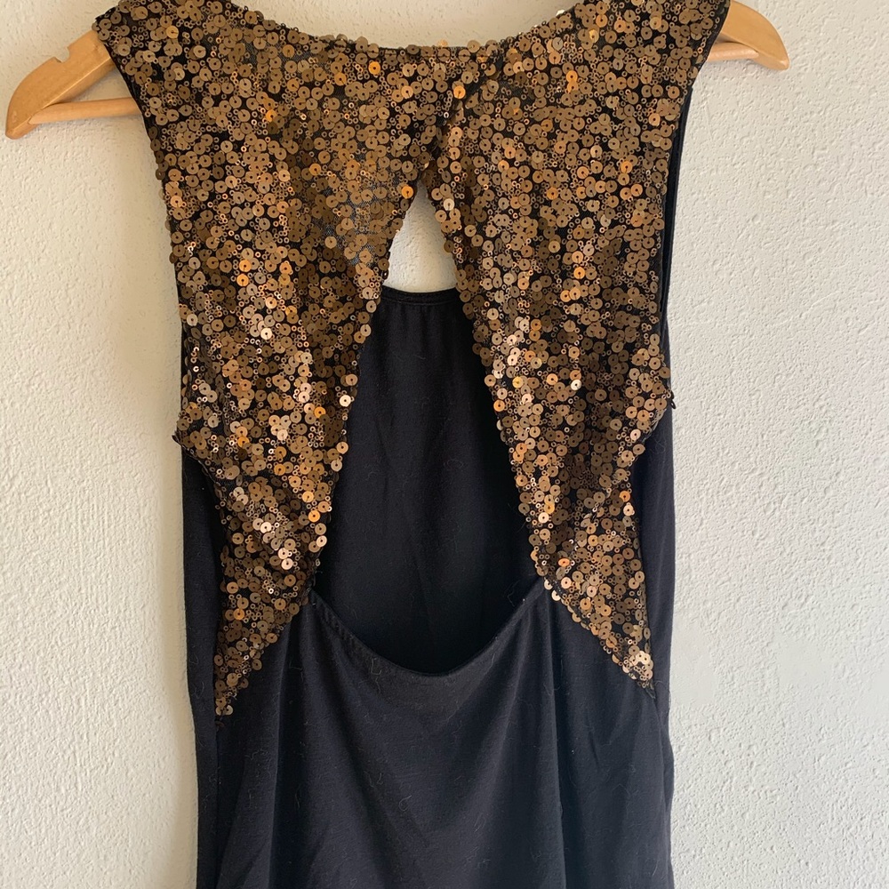 Sequin tank